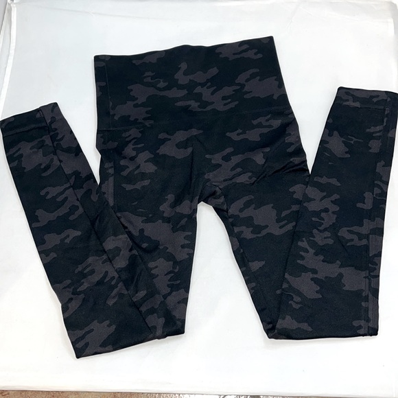 SPANX Pants - SPANKS-Look at Me Now Seamless Leggings
